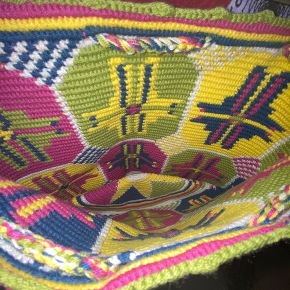 Handwoven Colorful Wayuu Mochila Bag - Picture 7 of 8